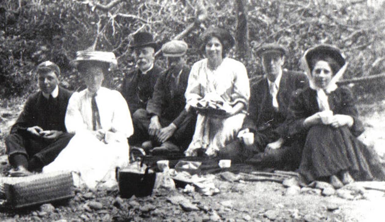 A vintage photo of a group of people posing for the camera
Description automatically generated